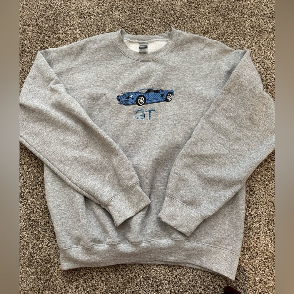 Gray Crewneck Sweater with Blue Car‎ Design